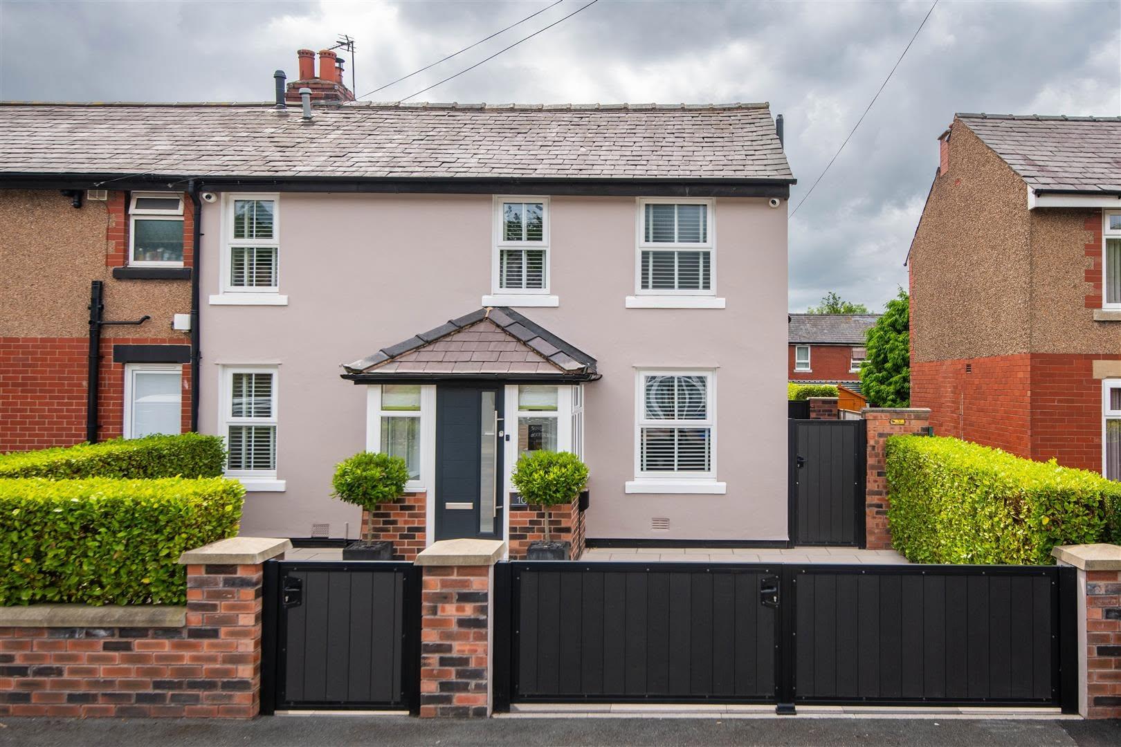 2 bed property in Shakespeare Terrace, Chorley